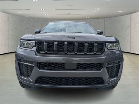 New 2026 Jeep Grand Cherokee Altitude image 2