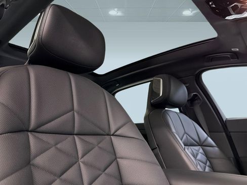 Certified 2023 BMW 740i w/ Parking Assistance Package RWD image 28