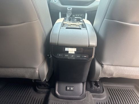 Used 2021 Toyota Highlander XLE w/ Protection Package #3 (TMS) AWD/4WD image 33