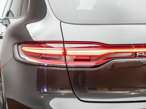 Certified 2025 Porsche Macan image 8