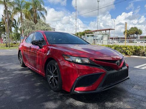 Used 2022 Toyota Camry SE w/ Convenience Package FWD image 4