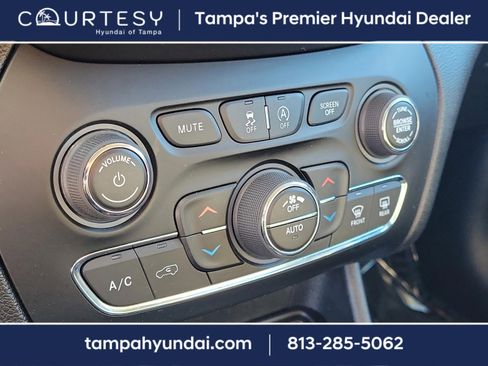 Used 2021 Jeep Cherokee Trailhawk w/ Comfort/Convenience Group image 31