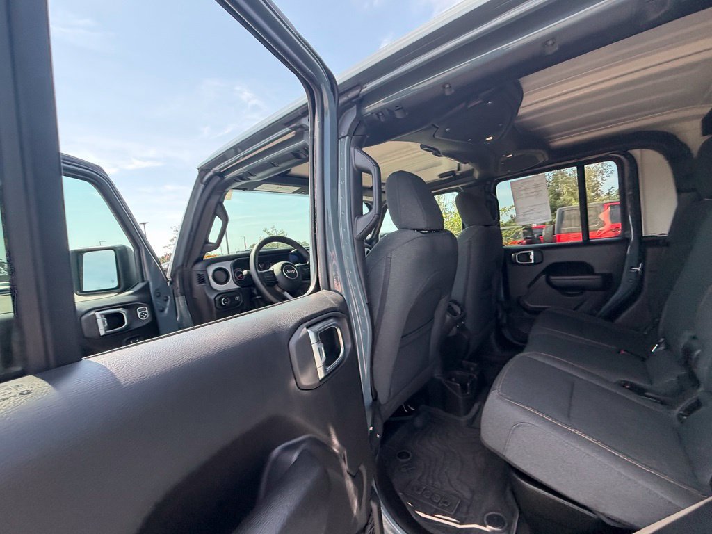 Certified 2024 Jeep Gladiator Sport AWD/4WD image 37