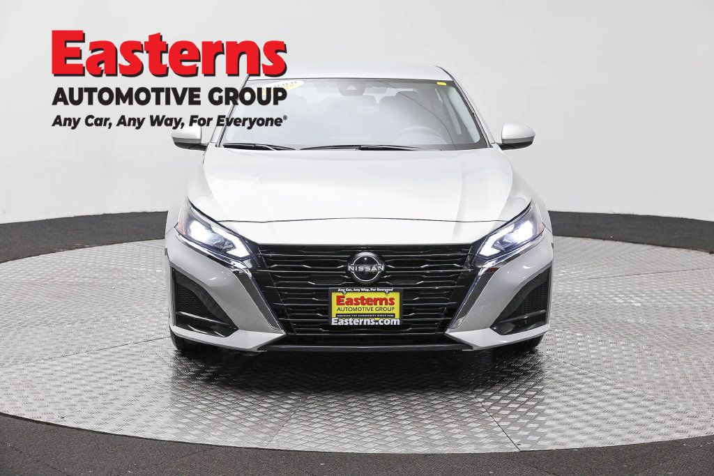 Used 2023 Nissan Altima 2.5 SV FWD image 4