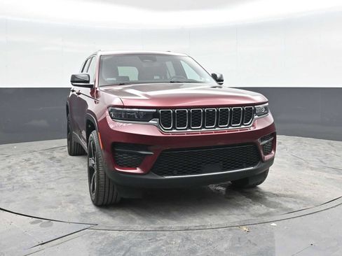 Used 2022 Jeep Grand Cherokee Altitude AWD/4WD image 5