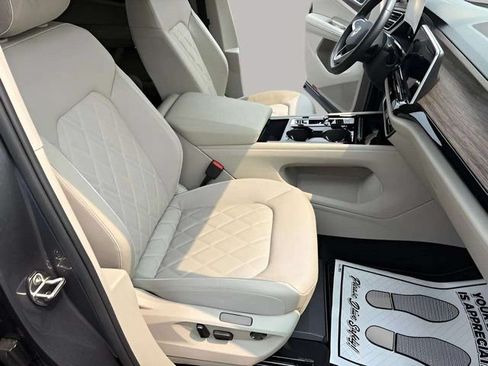 Certified 2025 Volkswagen Atlas SEL Premium R-Line AWD/4WD image 33