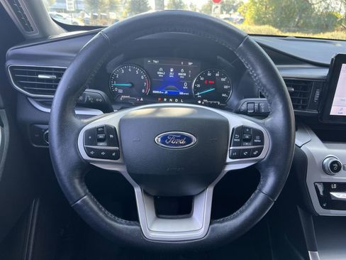 Used 2021 Ford Explorer XLT w/ Equipment Group 202A image 16