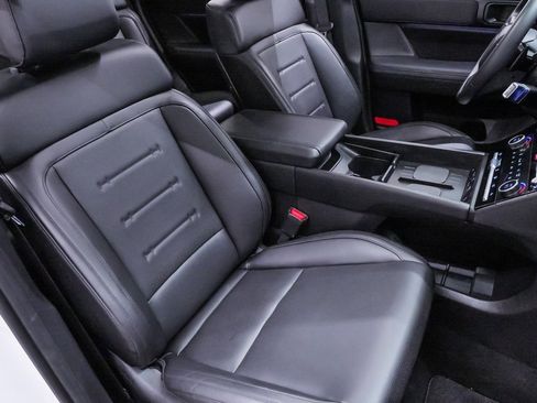 Used 2025 Hyundai Santa Fe Calligraphy image 17