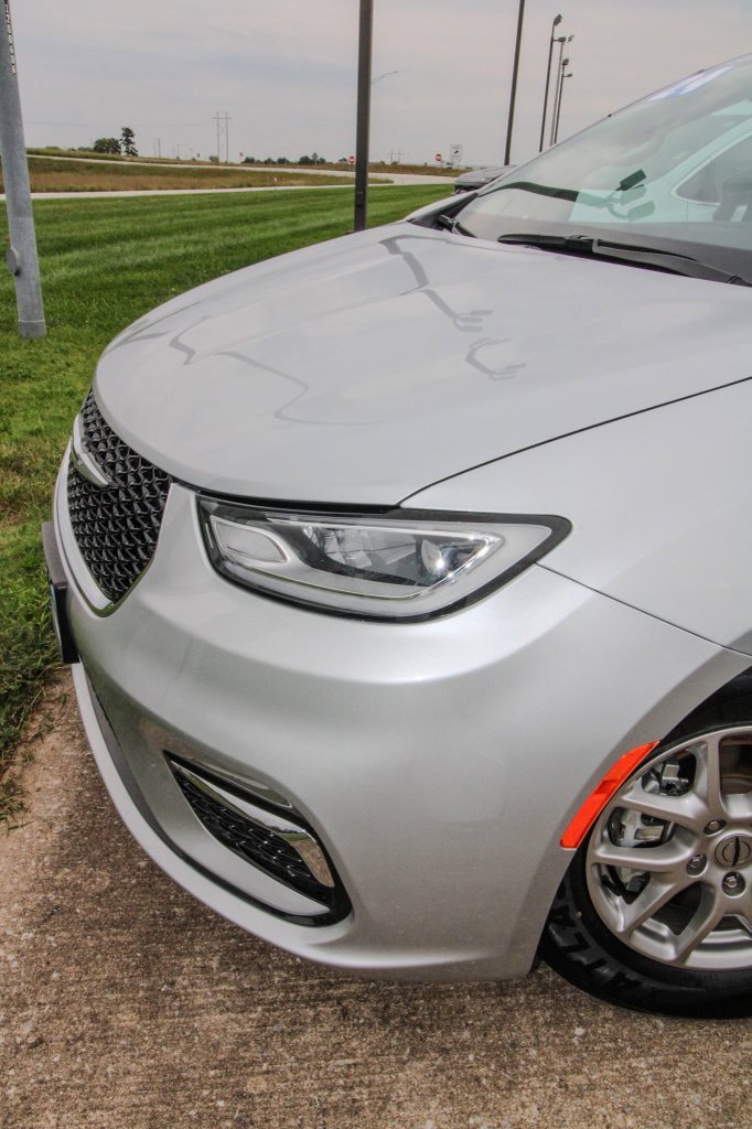 Used 2024 Chrysler Pacifica Touring-L FWD image 7