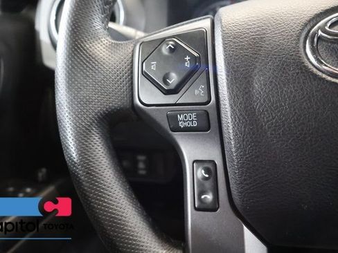 Certified 2022 Toyota Tacoma TRD Off-Road AWD/4WD image 18