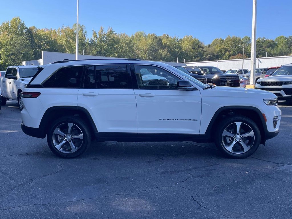 Used 2023 Jeep Grand Cherokee Limited AWD/4WD image 9