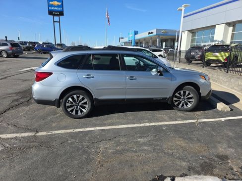 Used 2016 Subaru Outback 2.5i Limited image 3
