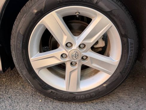Used 2014 Toyota Camry SE w/ Moonroof Package FWD image 24