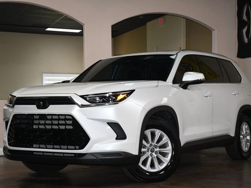 Used 2024 Toyota Grand Highlander FWD image 4