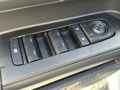 Used 2025 Toyota 4Runner SR5 AWD/4WD image 22