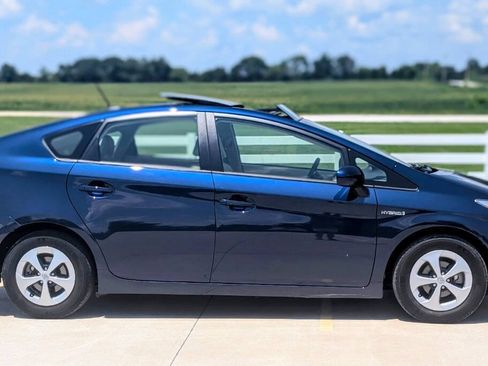 Used 2014 Toyota Prius Four w/ Solar Roof Package FWD image 6