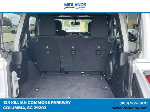 Used 2018 Jeep Wrangler Unlimited Sahara AWD/4WD image 8