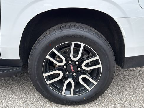 Used 2024 GMC Yukon XL AT4 image 30