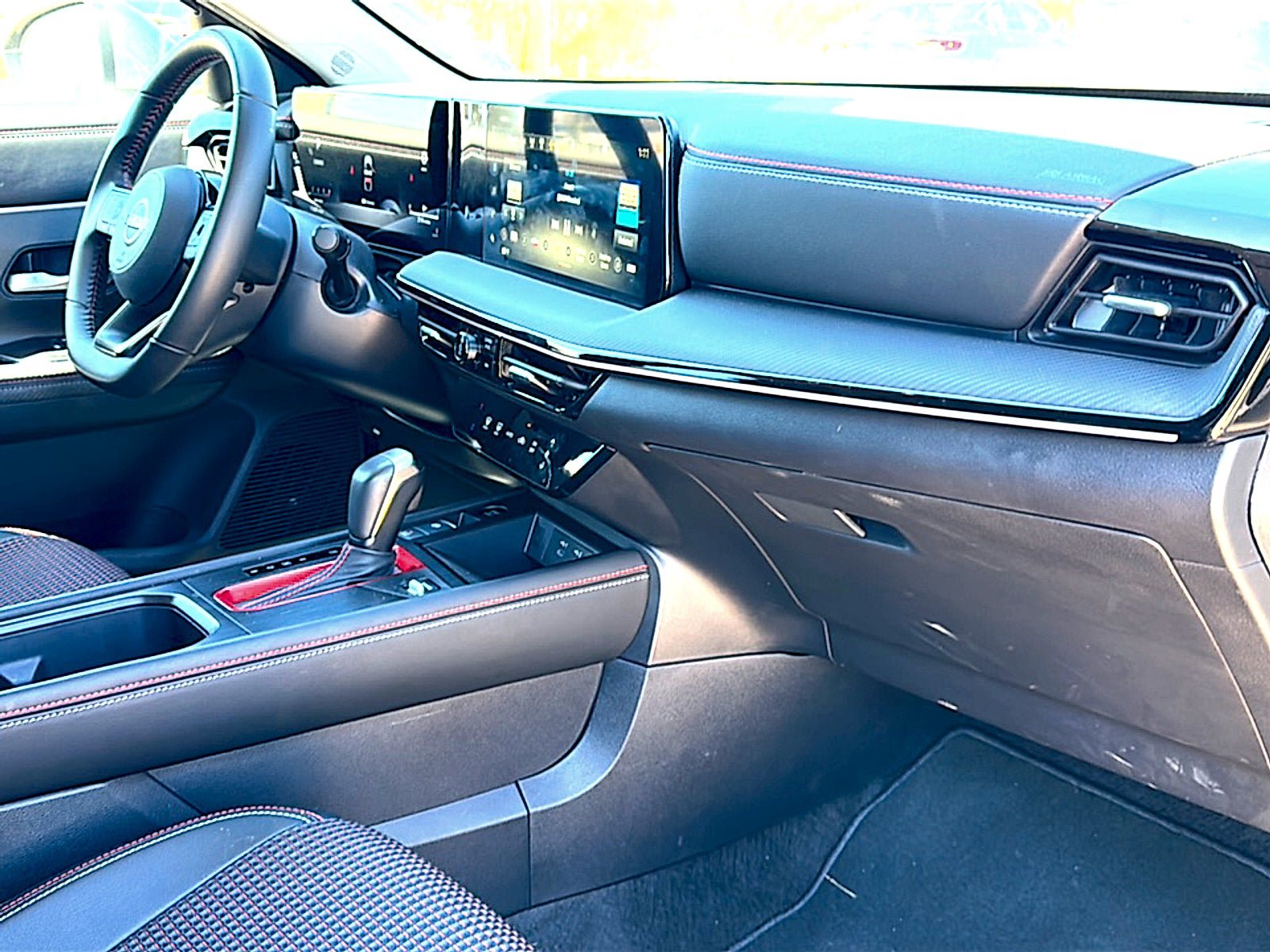 Used 2025 Nissan Kicks SR FWD image 23