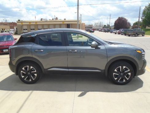 Used 2025 Nissan Kicks SV w/ SV Premium Package AWD/4WD image 12