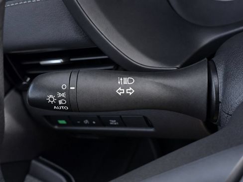 Used 2025 Nissan Sentra SV FWD image 25