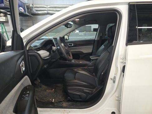 Used 2022 Jeep Compass Latitude image 12