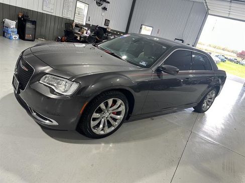 Used 2019 Chrysler 300 Touring L w/ Quick Order Package 22F image 3