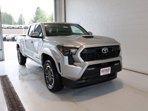 Used 2024 Toyota Tacoma TRD Sport w/ TRD Sport Upgrade Package AWD/4WD image 2
