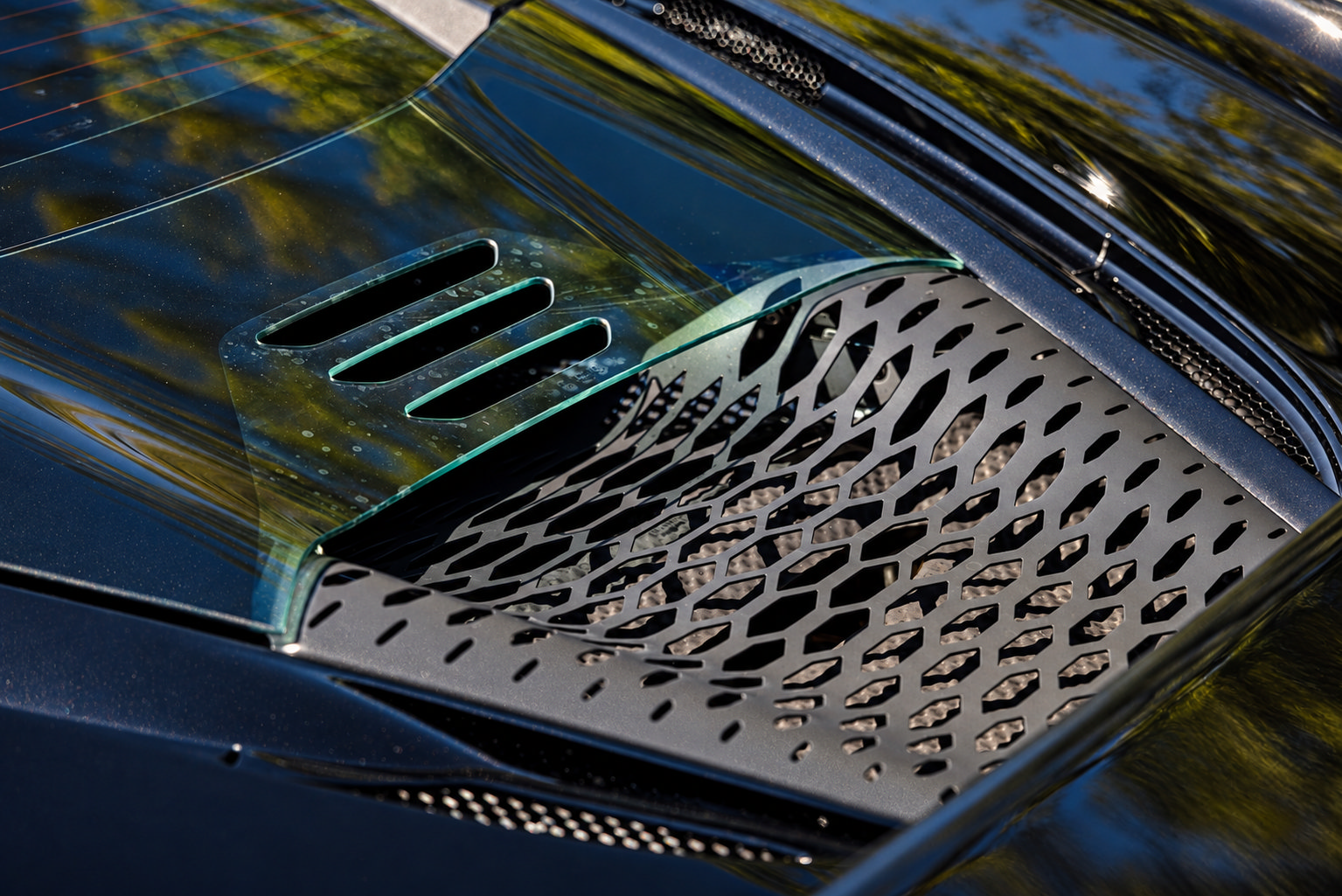 Used 2024 McLaren 750S RWD image 27