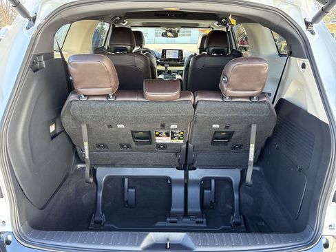 Used 2024 Toyota Sienna Platinum image 29
