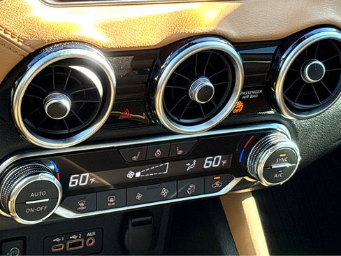 Used 2024 Nissan Sentra SV w/ SV Premium Package image 9