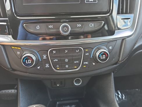 Used 2019 Chevrolet Traverse Premier FWD image 32