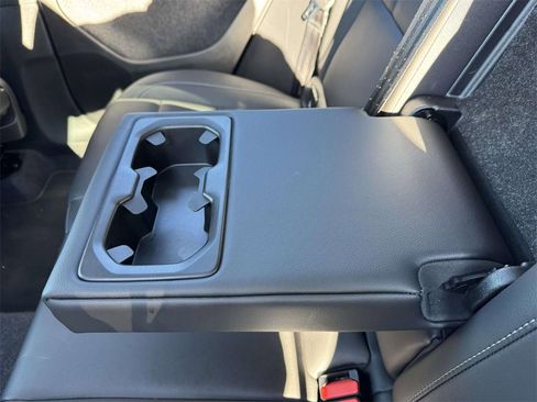 Certified 2025 Volvo XC40 B5 Plus image 10