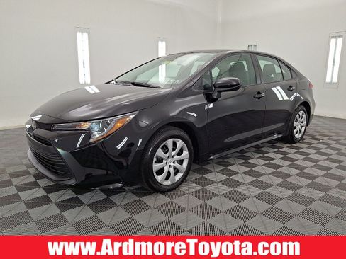 Used 2026 Toyota Corolla LE FWD image 1