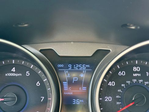 Used 2016 Hyundai Veloster Coupe 3D image 23