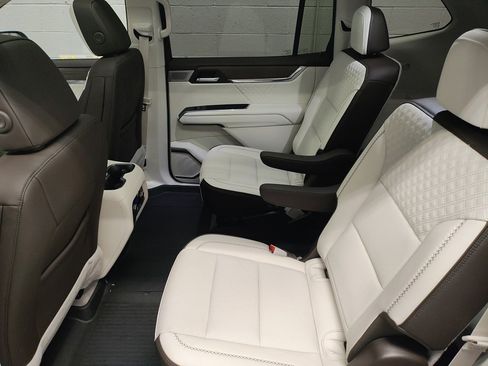 Used 2025 GMC Acadia Denali w/ Super Cruise Package image 28