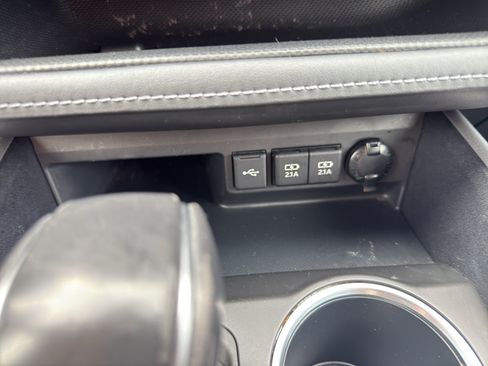 Used 2020 Toyota Highlander LE AWD/4WD image 21