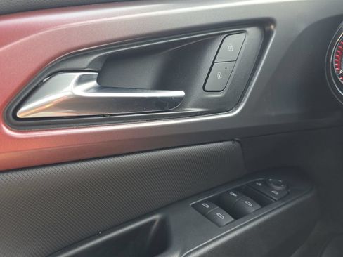 Used 2025 Chevrolet Equinox EV RS FWD image 11