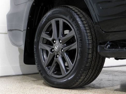 Used 2013 Lexus LX 570 4WD w/ Luxury Pkg w/Pre-crash image 7