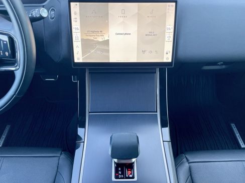 Certified 2026 Land Rover Range Rover Velar Dynamic SE AWD/4WD image 19