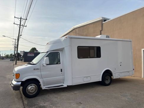 Used 2007 Ford E-450 and Econoline 450 RWD image 2