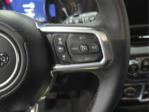 Used 2025 Jeep Wrangler Unlimited Sahara AWD/4WD image 13