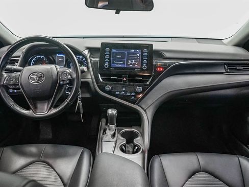 Used 2021 Toyota Camry SE image 12