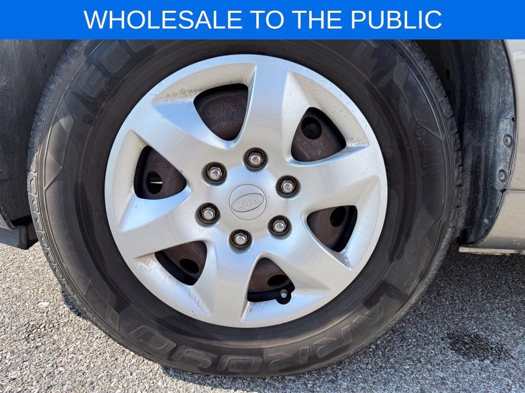 Used 2010 Kia Sedona LX FWD image 20