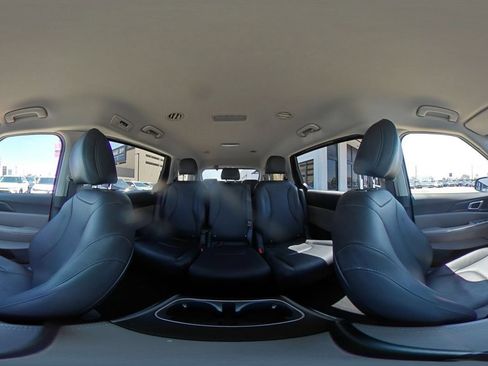 Used 2026 Kia Carnival FWD image 44
