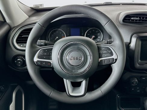 Used 2018 Jeep Renegade Latitude image 17