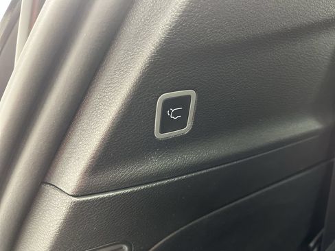 Used 2025 Chrysler Pacifica Select FWD image 31