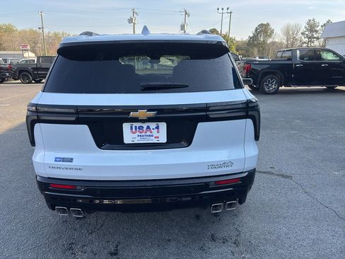 New 2026 Chevrolet Traverse High Country w/ LPO, Floor Liner Package FWD image 7