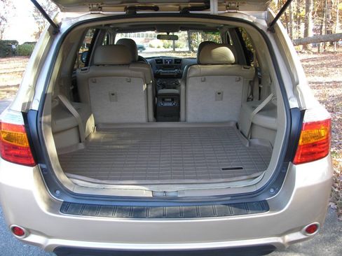 Used 2010 Toyota Highlander SE FWD image 6
