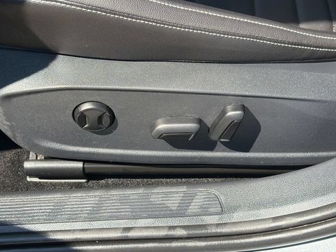 Used 2023 Volkswagen Jetta SE FWD image 10